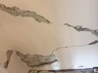 Pukotine na zidu od potresa