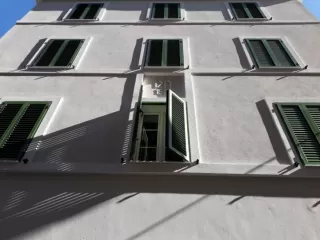 Osvijetljena pročelje zgrade