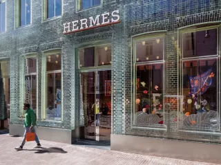  Pročelje zgrade Crystal Houses u Amsterdamu, trgovina luksuznih proizvoda Hermes u prizemlju