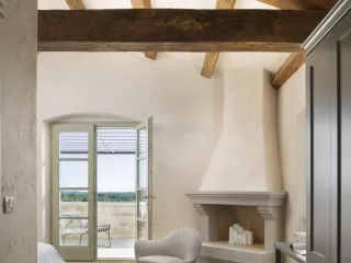 Vila Dvor s drvenim gredama