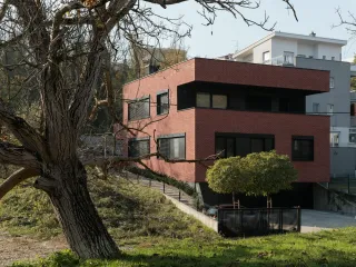 Mali stambenjak u padini, Zagreb