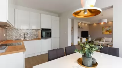 Kuhinja i blagovaonica u stanu u Zadru