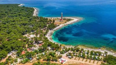 Kamp Kargita na Dugom Otoku u mjestu Veli rat