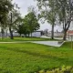 Zeleni travnjak na šetnici
