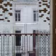 Pogled izbliza na staklenu opeku na zgradi Crystal Houses u Amsterdamu