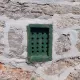 Kameni zid s otvorom