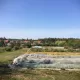 Ekoselo Sieben Linden samo proizvodi oko 50% hrane za potrebe svojih 500-tinjak stanovnika, i to ekološkim uzgojem