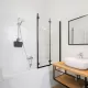 Minimalistički uređena kupaonica kuće za prodaju u Istri